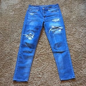 🦋AMERICAN EAGLE TOMGIRL RIPPED JEANS🦋